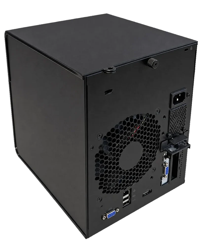 Rückansicht eines HP MicroServer N54L mit großem Lüftergitter und Anschlüssen
