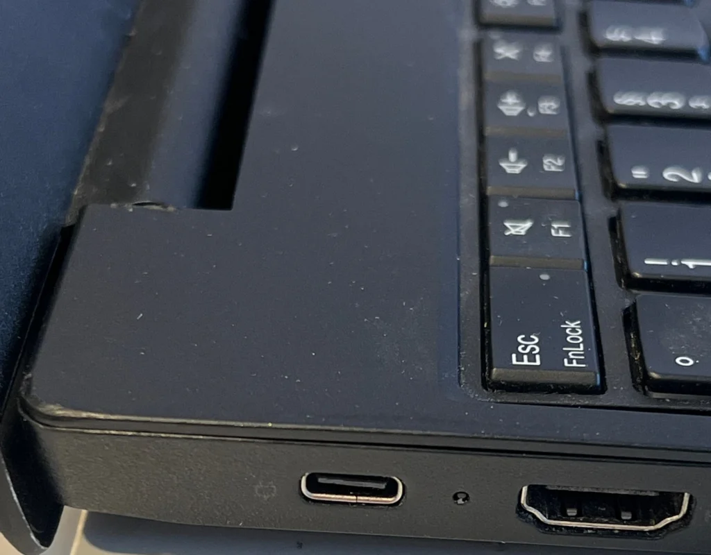 Detailansicht des USB-C-Anschlusses am Lenovo ThinkPad E590