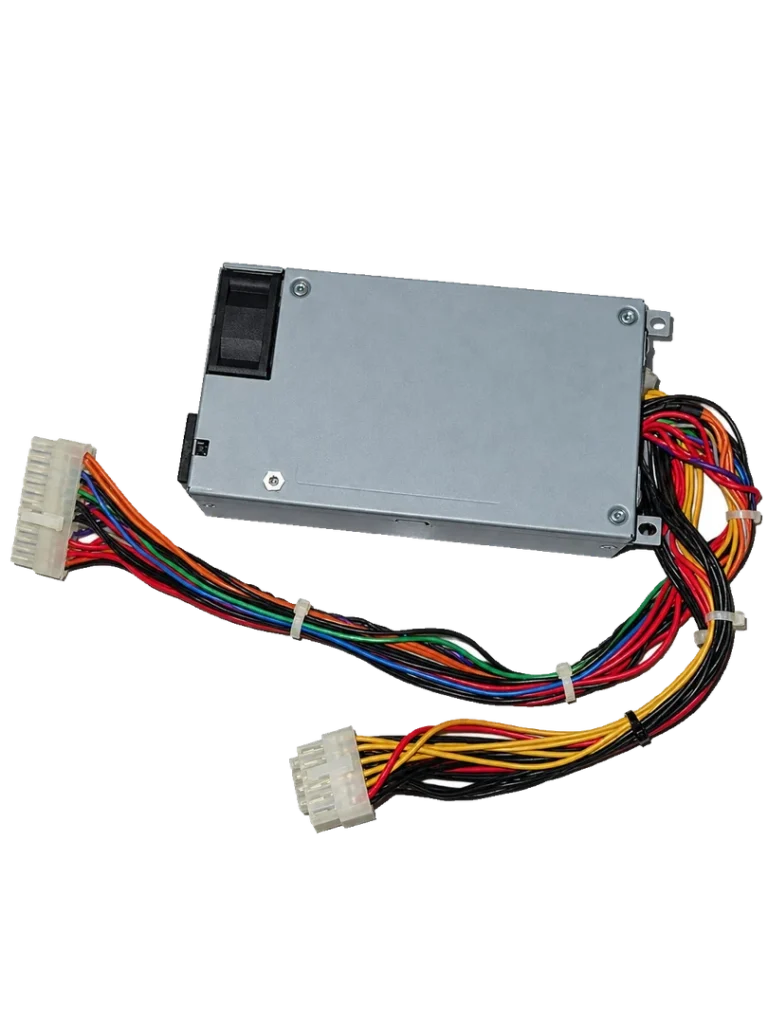 Ausgebautes Netzteil mit Kabeln und Steckverbindern einer Synology DiskStation DS1515+