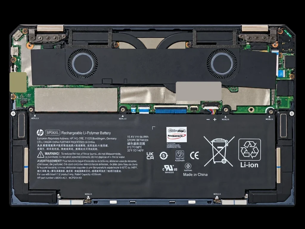 Gereinigter Innenraum des geöffneten HP Spectre x360 Convertibles